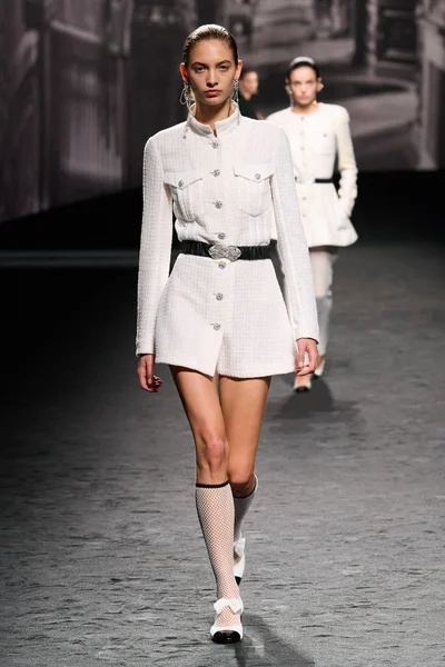 Look 3